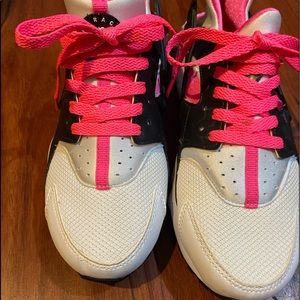 Nike Huarache pink, black and white. Brand new.